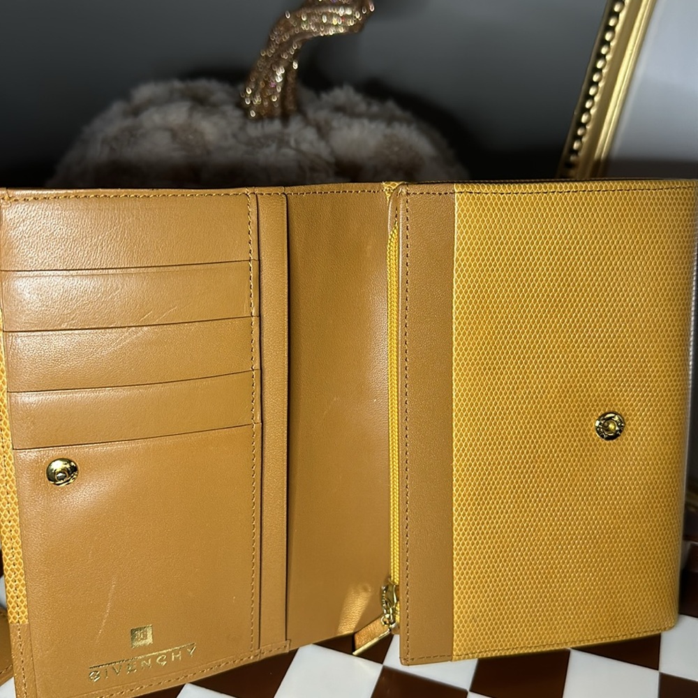 Givenchy Wallet - Picture 3 of 16